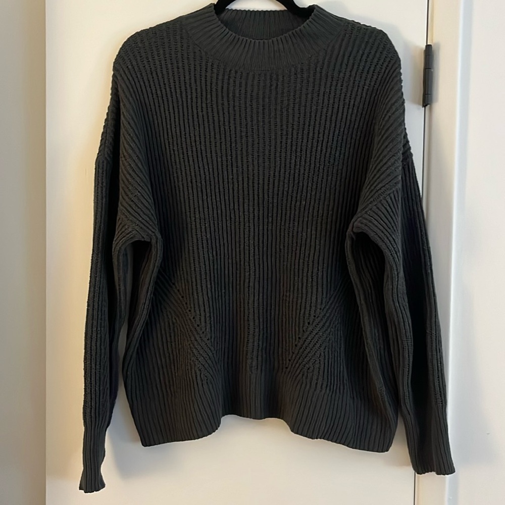 Abercrombie & Fitch Gray Sweater